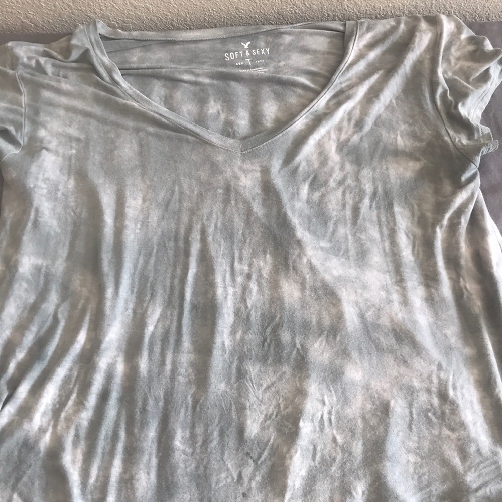 Distressed soft and sexy T from American eagle!